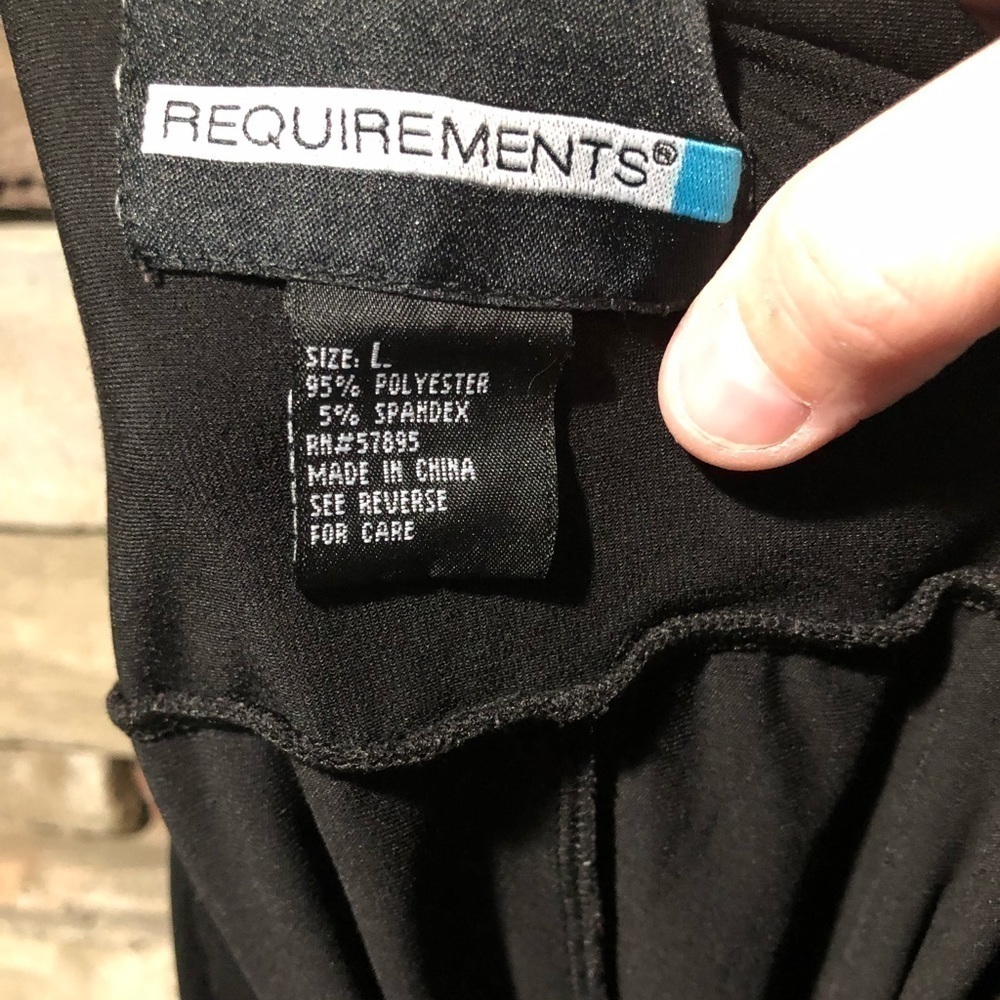 Requirements black skirt size large - Picture 2 of 11